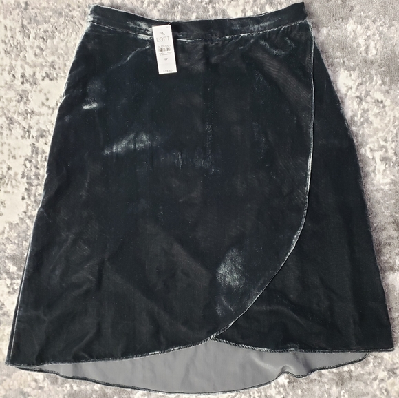 LOFT Dresses & Skirts - LOFT Ann Taylor Side Zip Lined Velvet Mid Fo Wrap